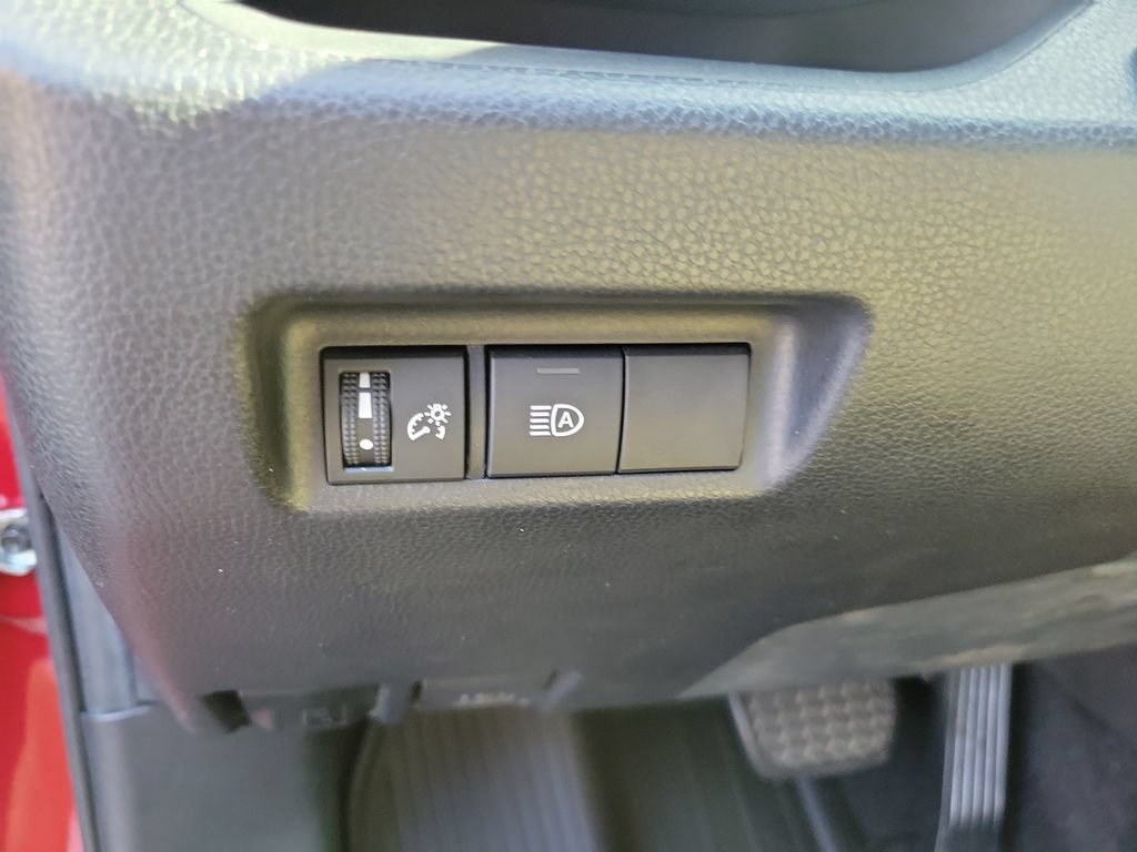 Used 2020 Toyota RAV4 LE FWD image 25