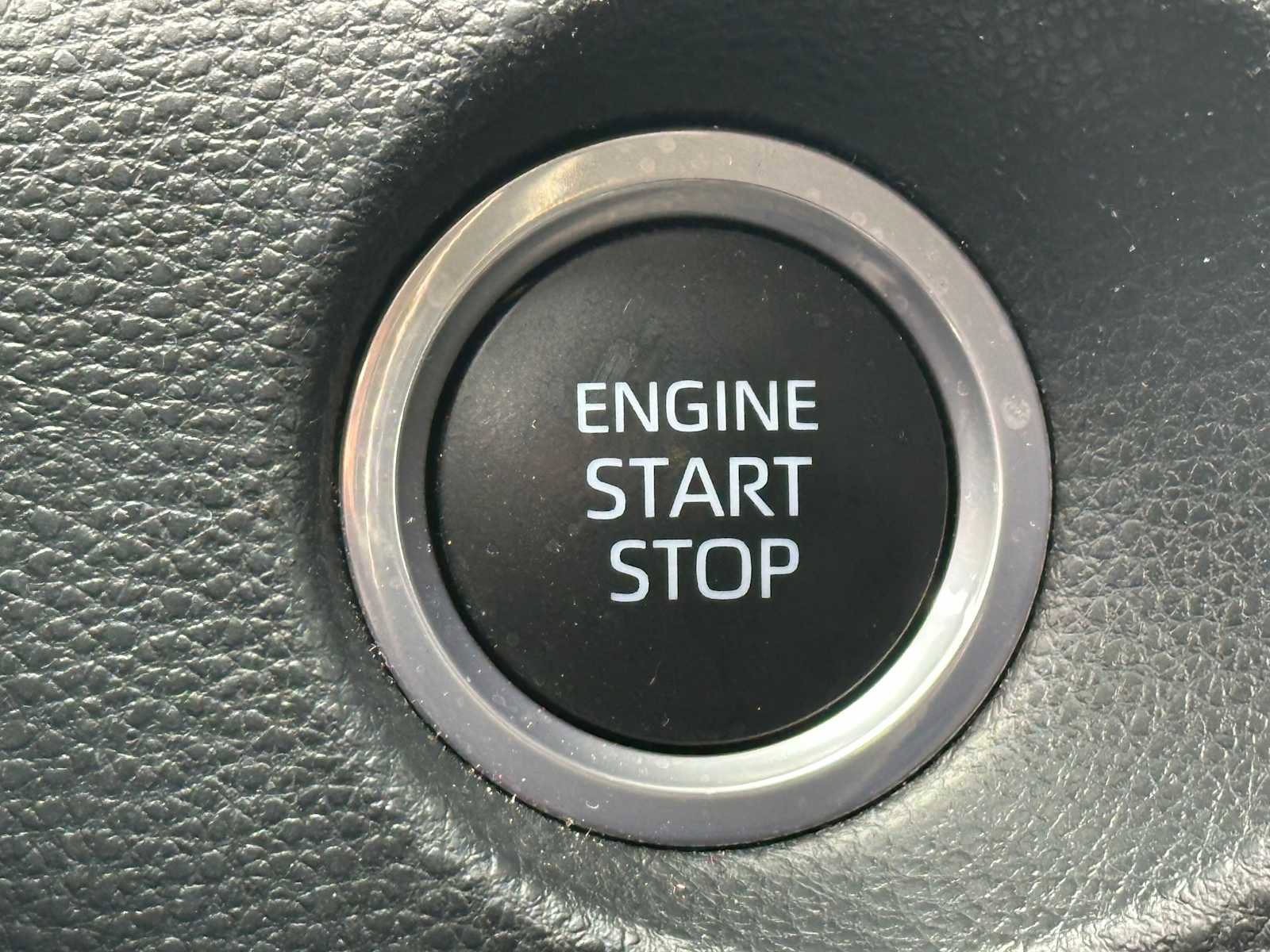 Used 2022 Toyota Corolla Cross LE AWD/4WD image 31