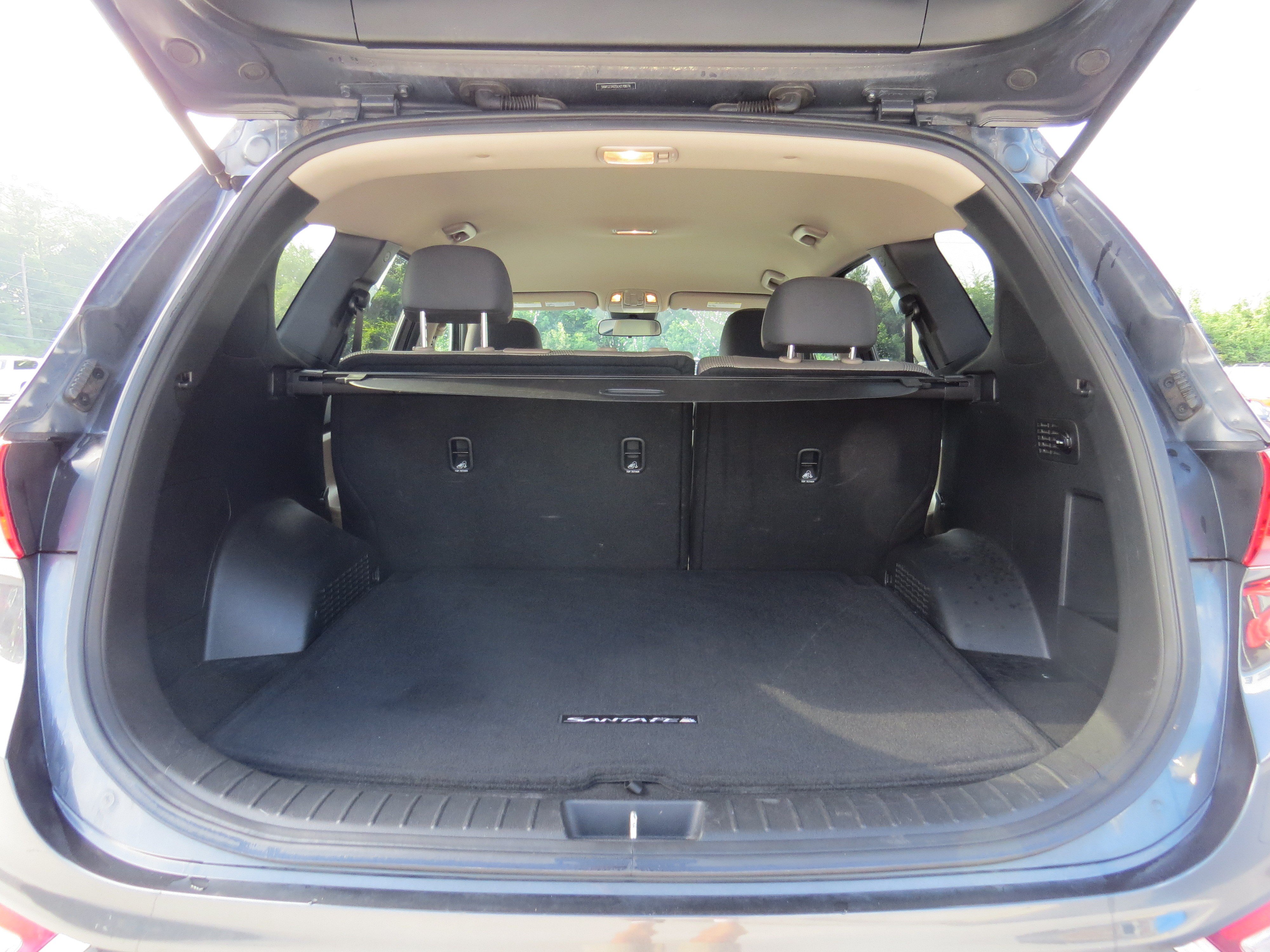 Used 2020 Hyundai Santa Fe SE FWD image 11