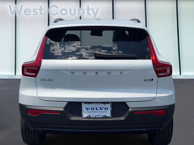 Certified 2026 Volvo XC40 B5 Plus AWD/4WD image 6