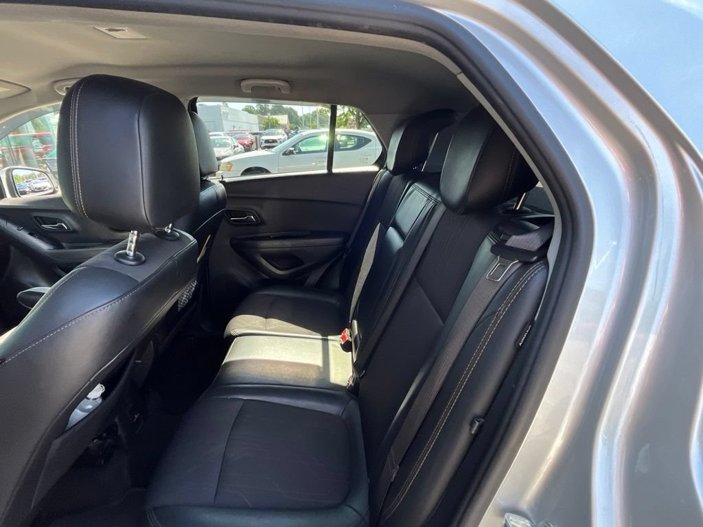 Used 2020 Chevrolet Trax LT w/ LT Convenience Package FWD image 29