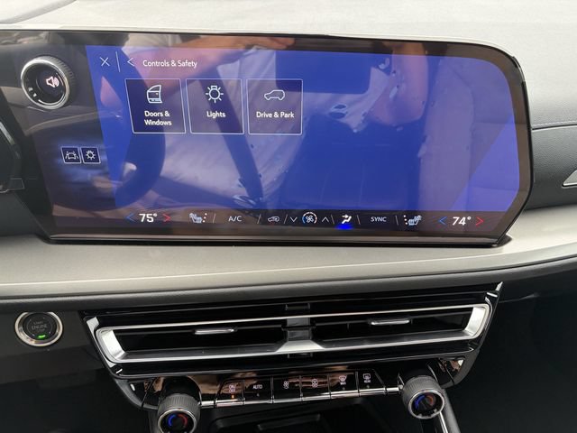Used 2026 Chevrolet Traverse LT w/ Sun and Wheel Package AWD/4WD image 30