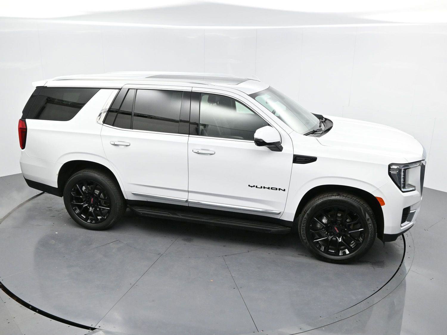 Used 2023 GMC Yukon SLT w/ SLT Premium Package image 37