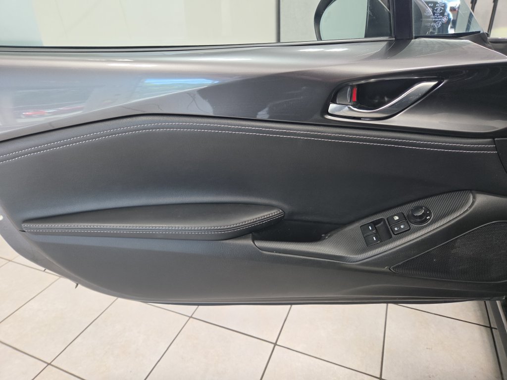 Used 2021 MAZDA MX-5 Miata Grand Touring RWD image 18