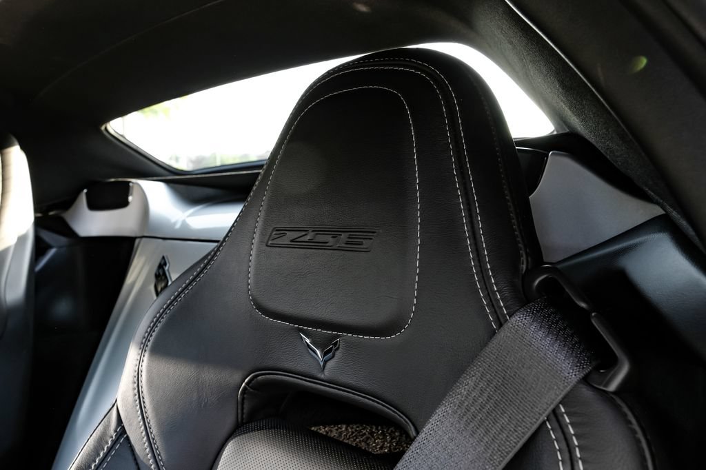 Used 2018 Chevrolet Corvette Z06 RWD image 32