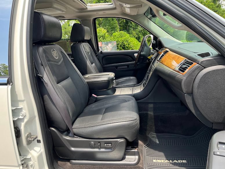 Used 2014 Cadillac Escalade Platinum AWD/4WD image 35