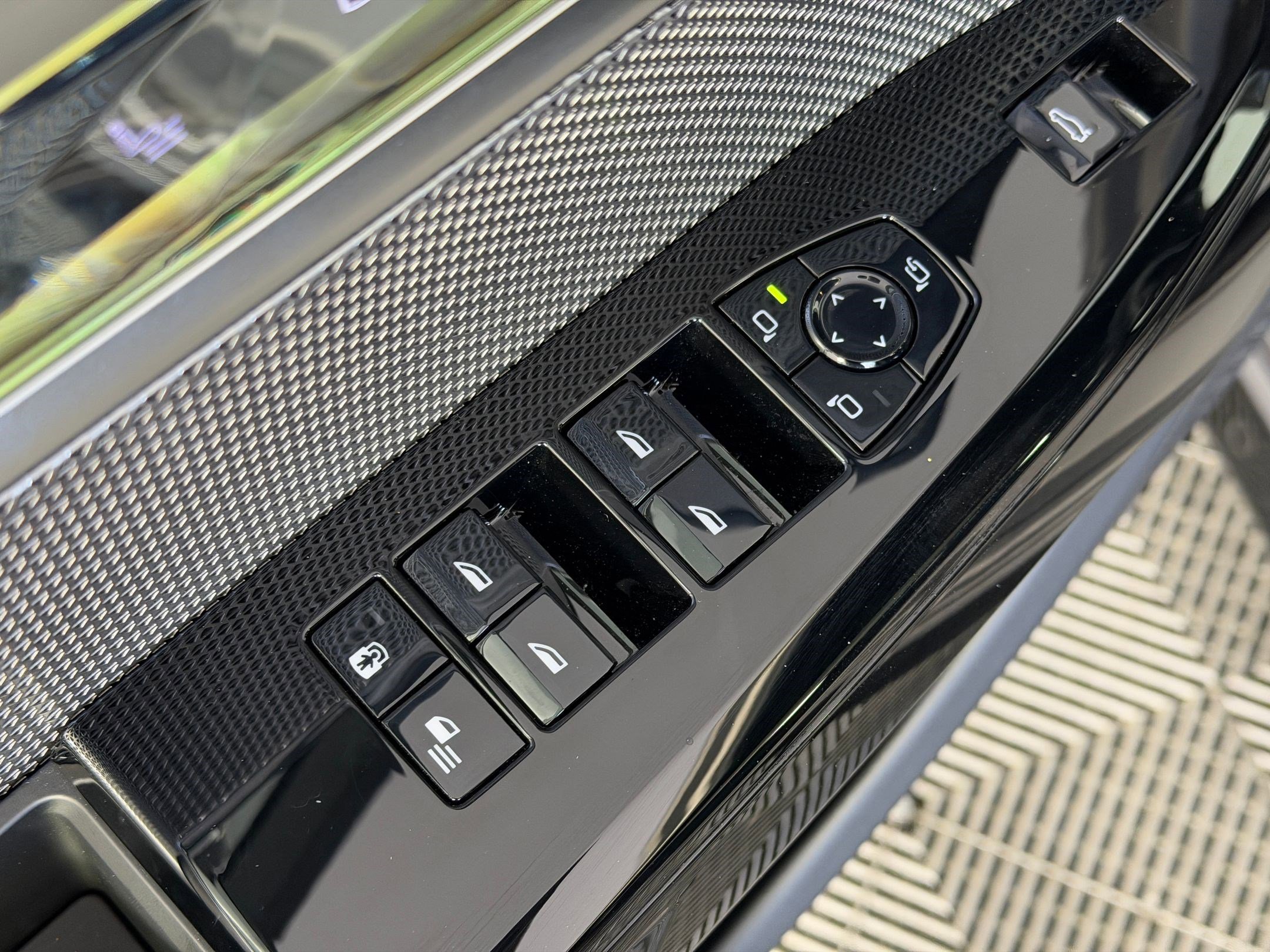 Certified 2024 BMW 760i xDrive w/ Executive Package AWD/4WD image 12