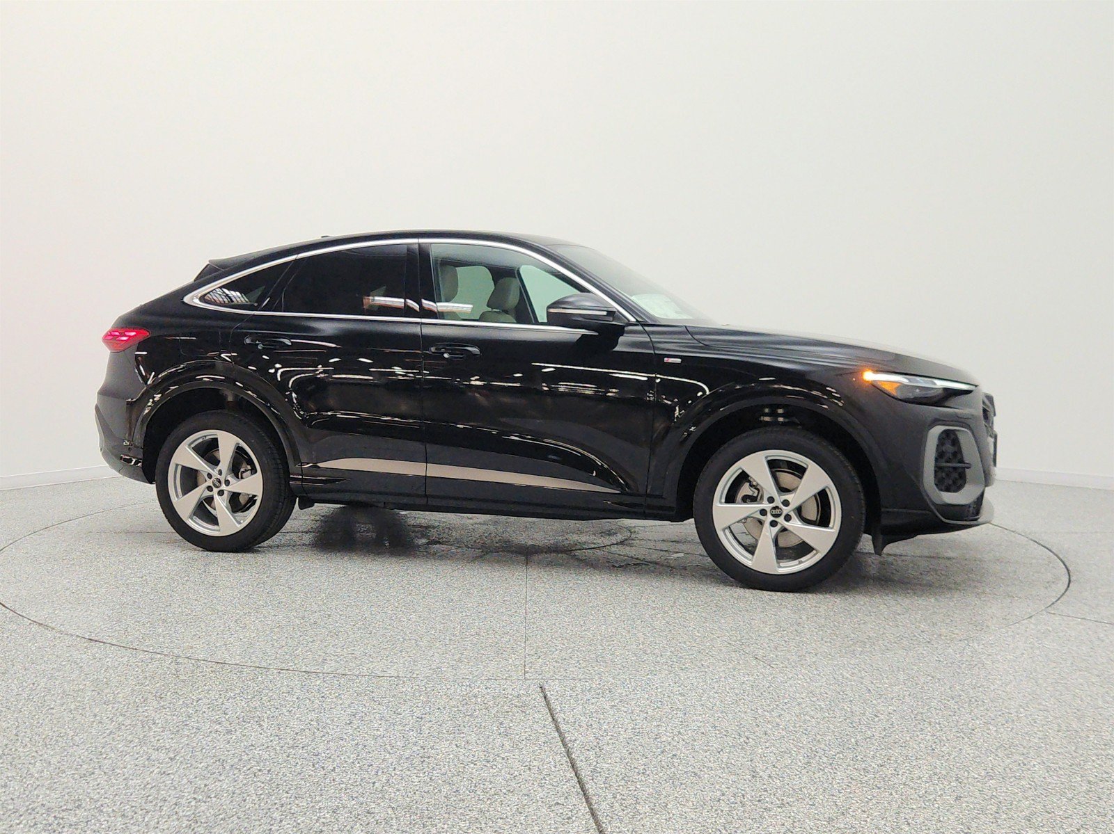 New 2026 Audi Q5 Premium Plus AWD/4WD image 4