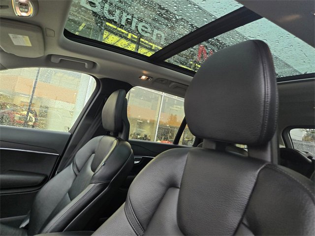 Used 2020 Volvo XC90 T8 Momentum w/ Protection Package image 25
