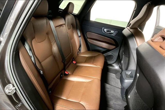 Used 2023 Volvo XC60 B5 Plus image 27