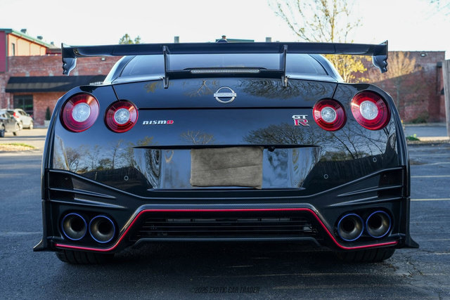 Used 2023 Nissan GT-R NISMO w/ Floor Mat Package AWD/4WD image 7