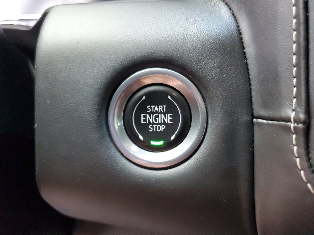 Used 2023 GMC Yukon XL Denali Ultimate AWD/4WD image 24