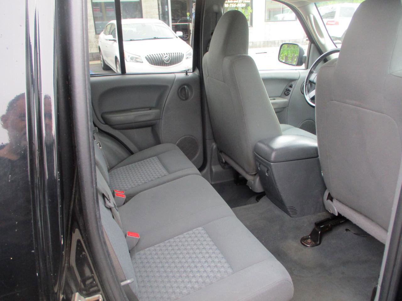 Used 2007 Jeep Liberty Sport image 9