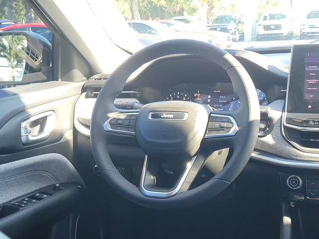 Used 2022 Jeep Compass Latitude FWD image 3