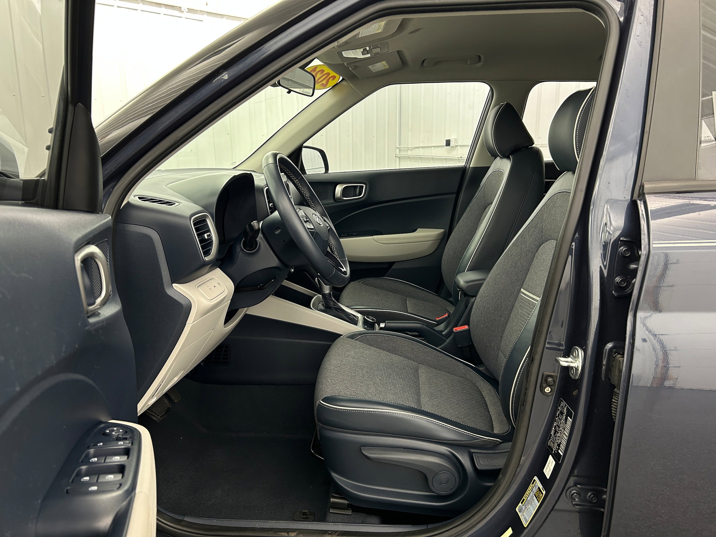 Used 2021 Hyundai Venue w/ Cargo Package FWD image 4