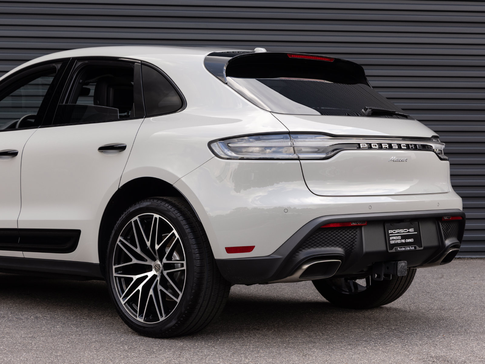 Used 2025 Porsche Macan AWD/4WD image 11
