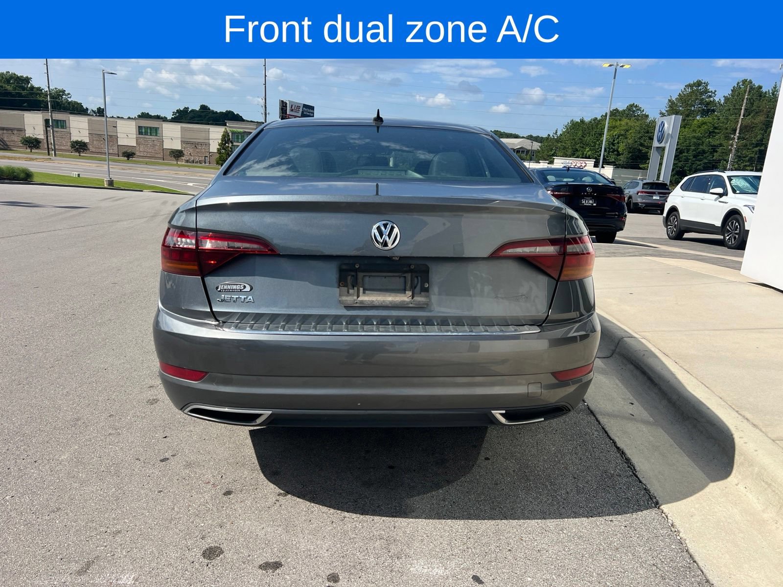 Used 2019 Volkswagen Jetta R-Line w/ R-Line Cold Weather Package FWD image 4
