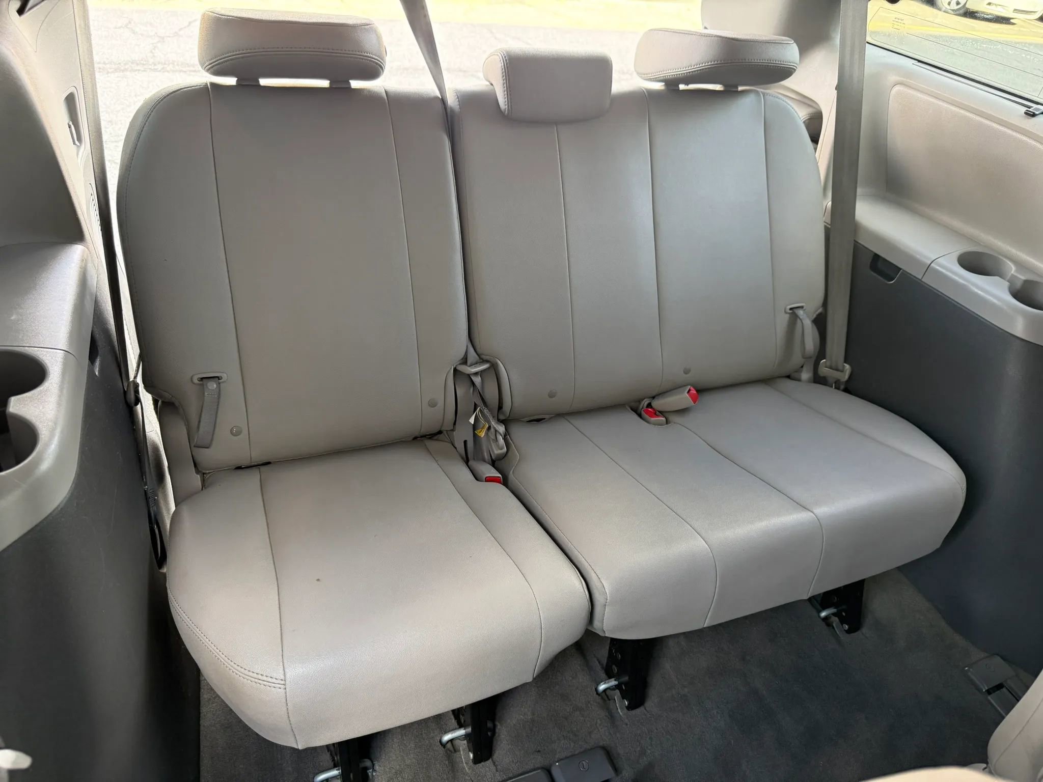 Used 2015 Toyota Sienna XLE image 27