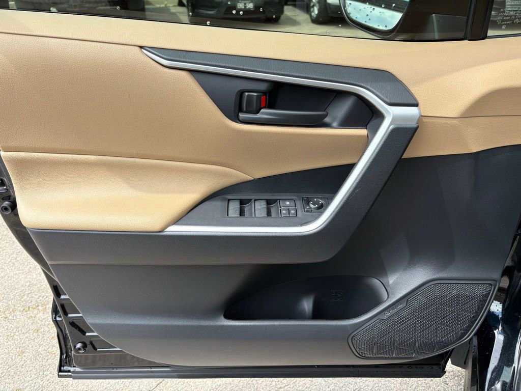 Used 2025 Toyota RAV4 LE image 12