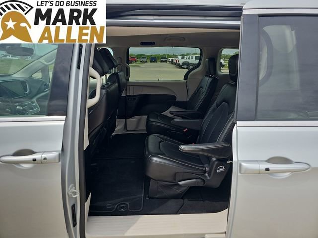 Used 2024 Chrysler Pacifica Touring-L FWD image 25