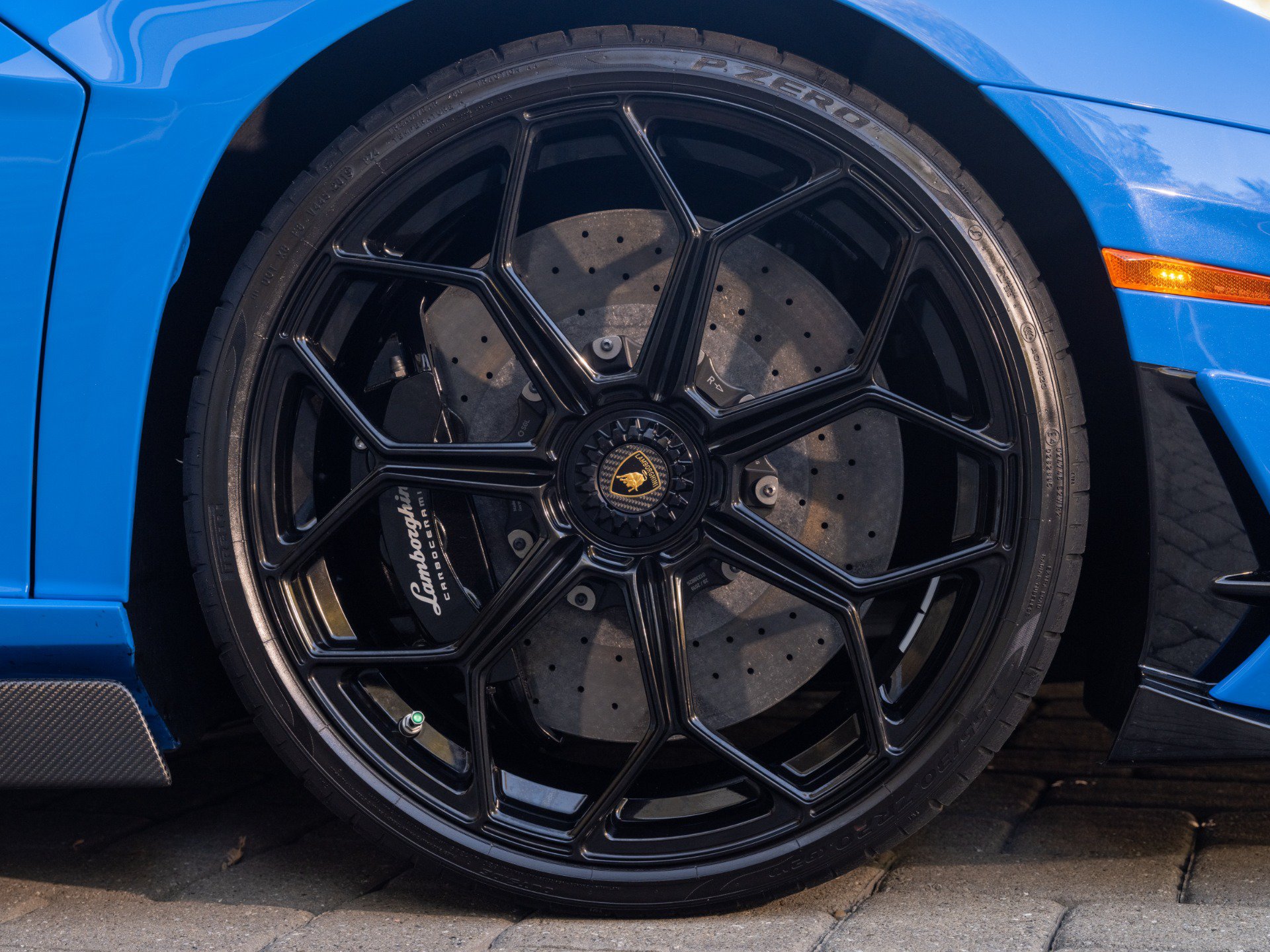 Used 2020 Lamborghini Aventador SVJ AWD/4WD image 28