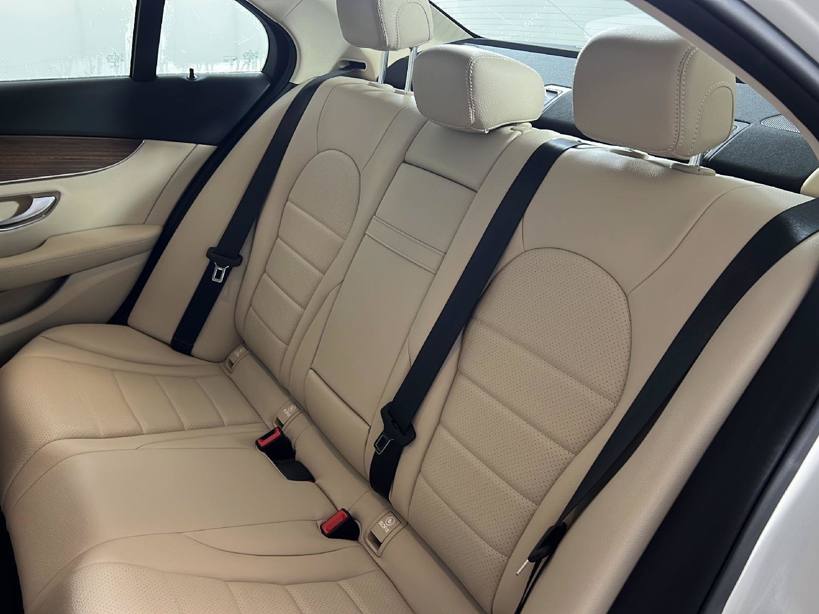 Used 2019 Mercedes-Benz C 300 4MATIC Sedan image 4