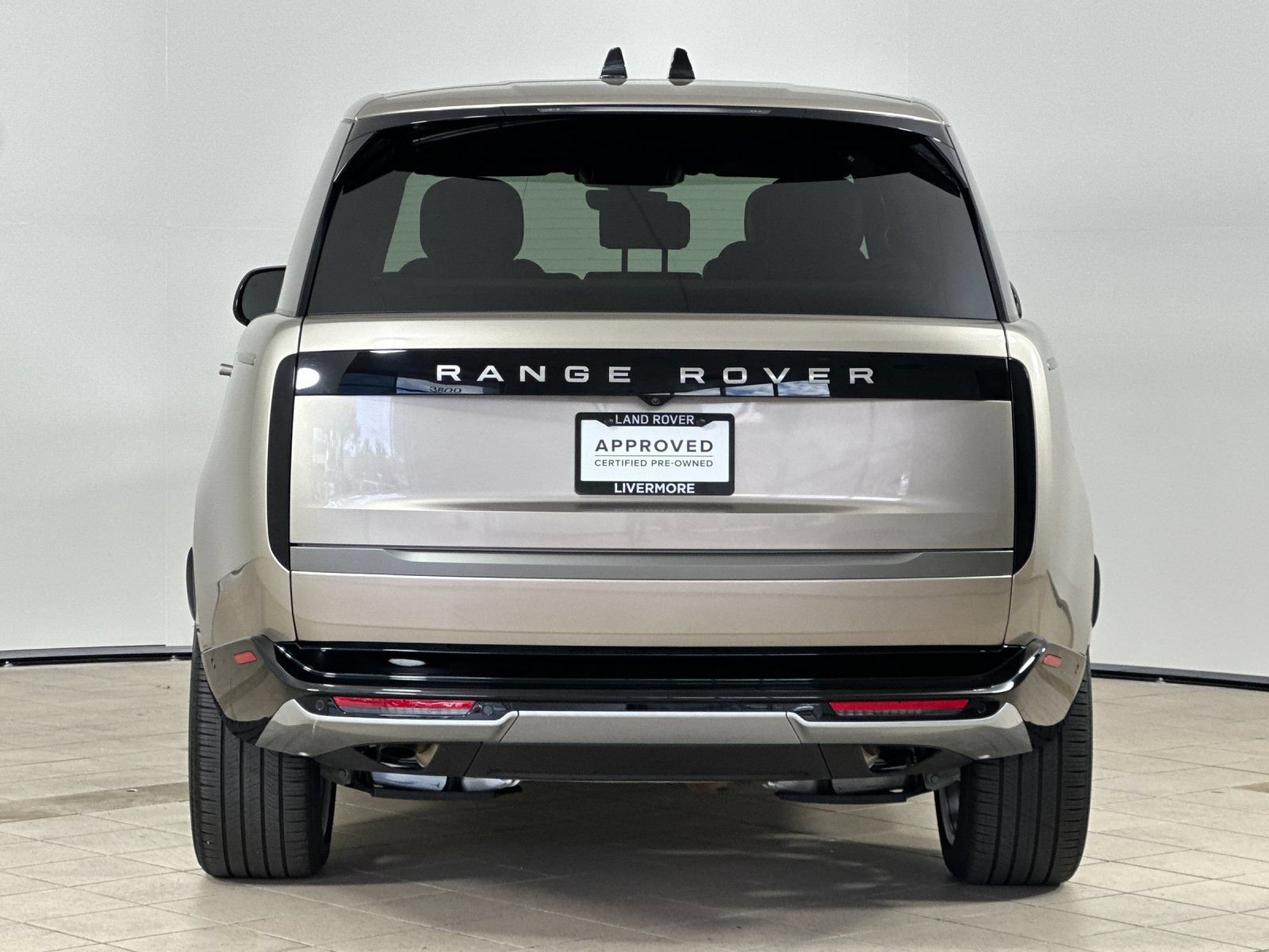 Used 2025 Land Rover Range Rover SE AWD/4WD image 5