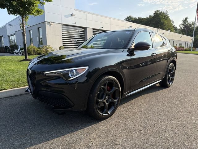 Used 2023 Alfa Romeo Stelvio Veloce AWD/4WD image 4