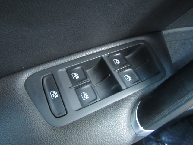 Used 2019 Volkswagen Golf SE image 31