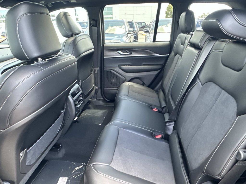 New 2027 Jeep Grand Cherokee Altitude AWD/4WD image 16