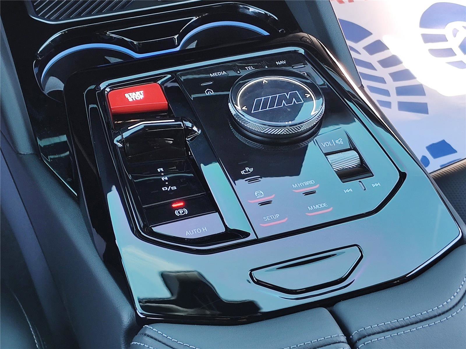 Certified 2025 BMW M5 w/ Carbon Package image 19