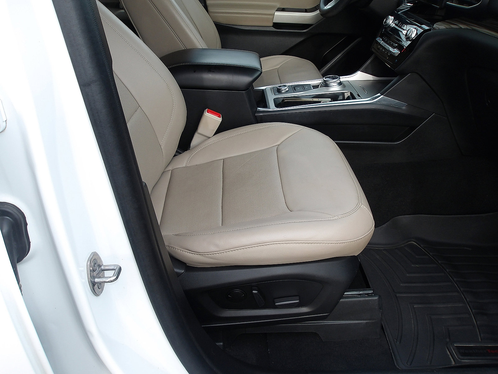 Used 2023 Ford Explorer Limited image 9