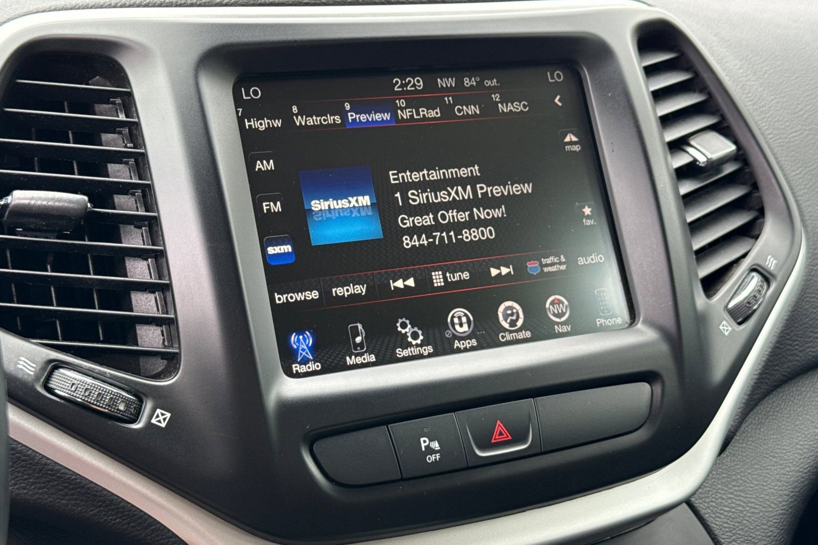 Used 2018 Jeep Cherokee Trailhawk AWD/4WD image 19