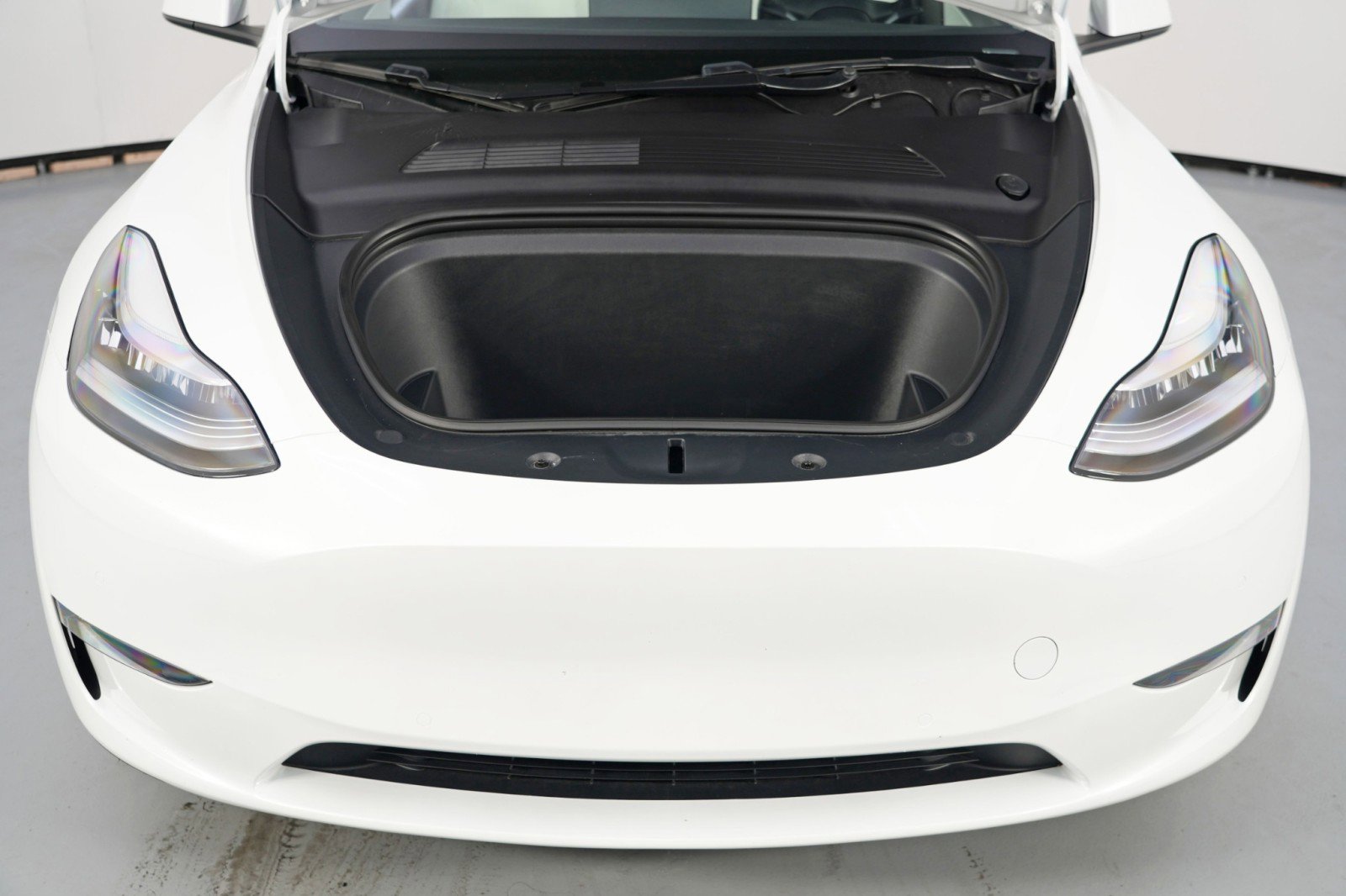 Used 2020 Tesla Model Y Long Range image 8
