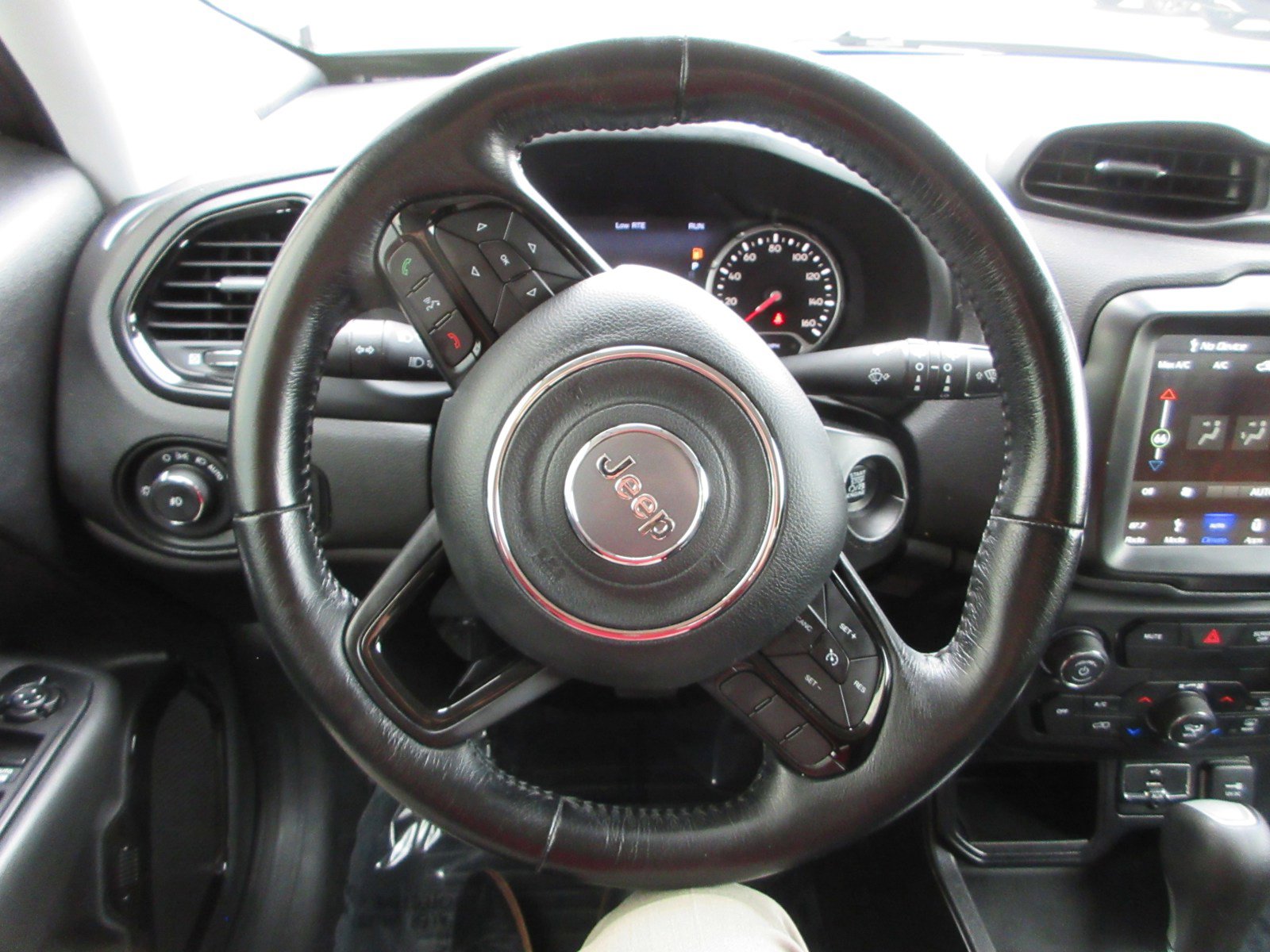 Used 2018 Jeep Renegade Altitude w/ UConnect 8.4 Nav Group FWD image 35