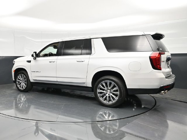 Used 2022 GMC Yukon XL Denali AWD/4WD image 10