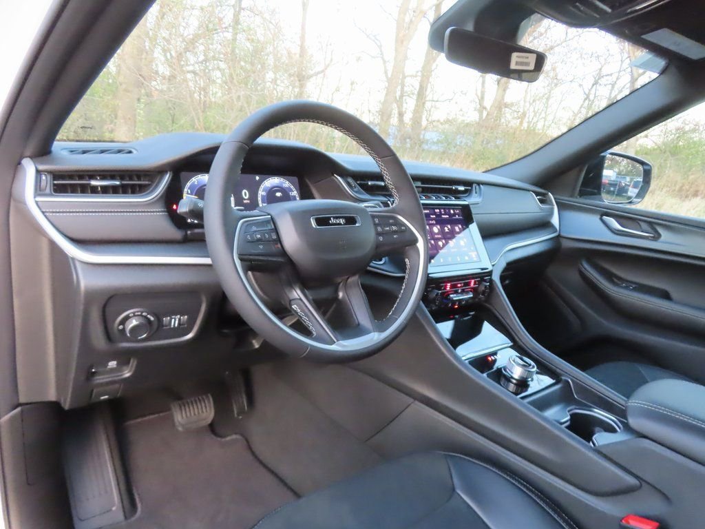 New 2025 Jeep Grand Cherokee Limited w/ Luxury Tech Group II image 18