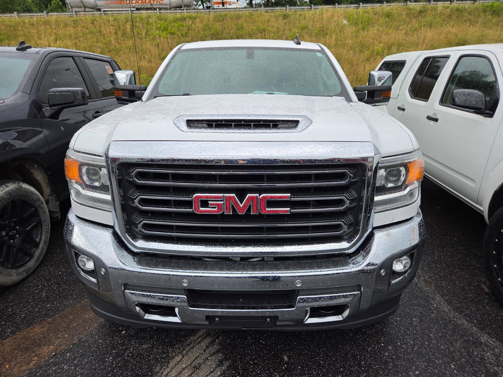 Used 2018 GMC Sierra 2500 SLT w/ Duramax Plus Package AWD/4WD image 2