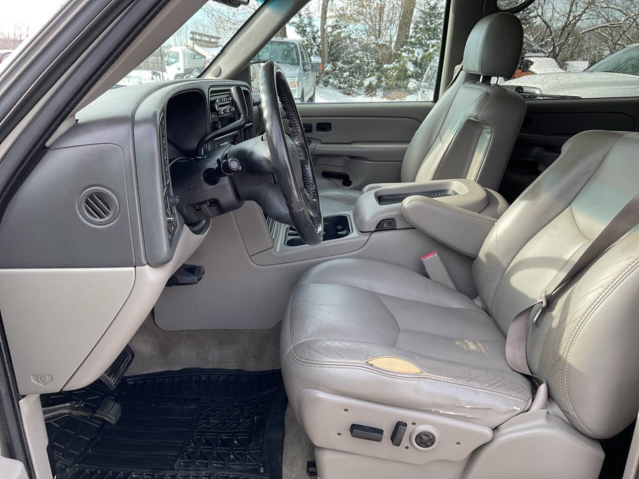 Used 2005 Chevrolet Suburban Z71 w/ Preferred Equipment Group image 13