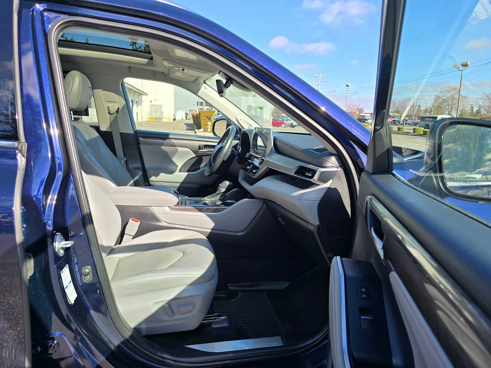 Used 2022 Toyota Highlander Platinum image 11