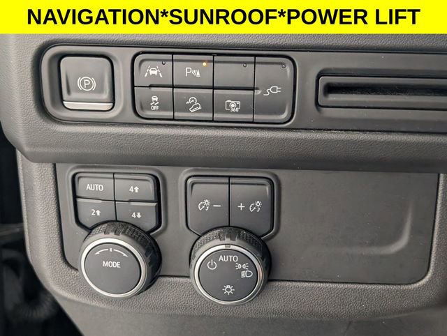 Used 2022 Chevrolet Suburban Z71 w/ Luxury Package image 16