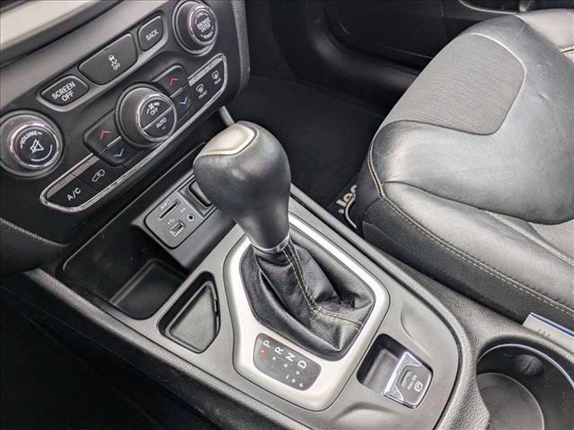 Used 2018 Jeep Cherokee Latitude Plus w/ Comfort/Convenience Group image 12