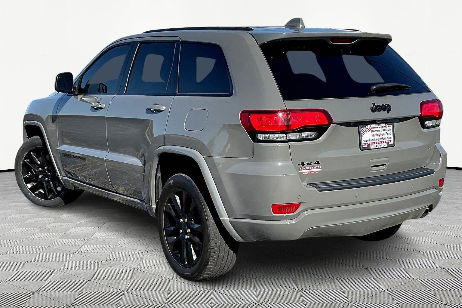 Used 2021 Jeep Grand Cherokee Laredo X image 9