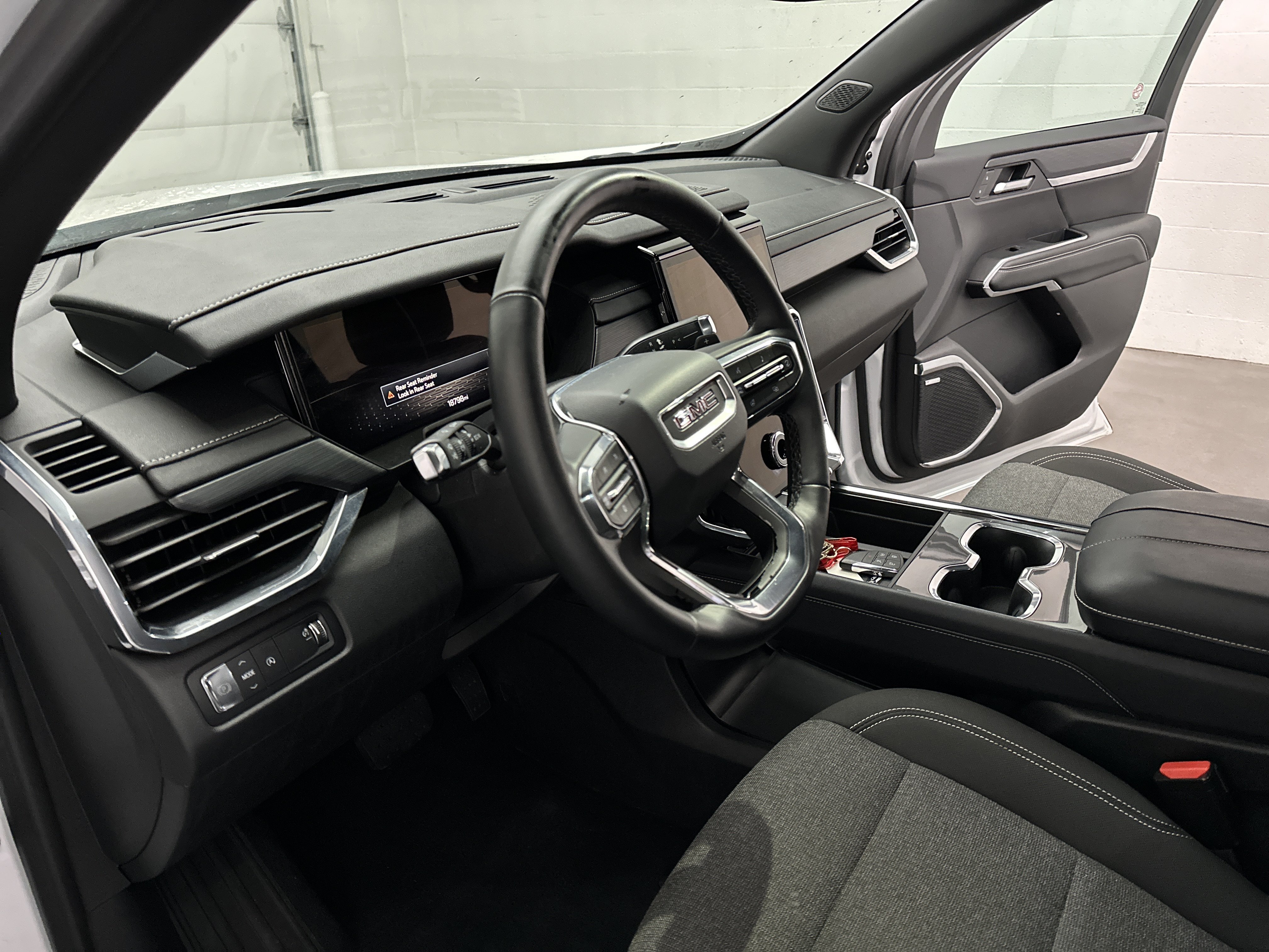 Used 2025 GMC Acadia Elevation FWD image 16
