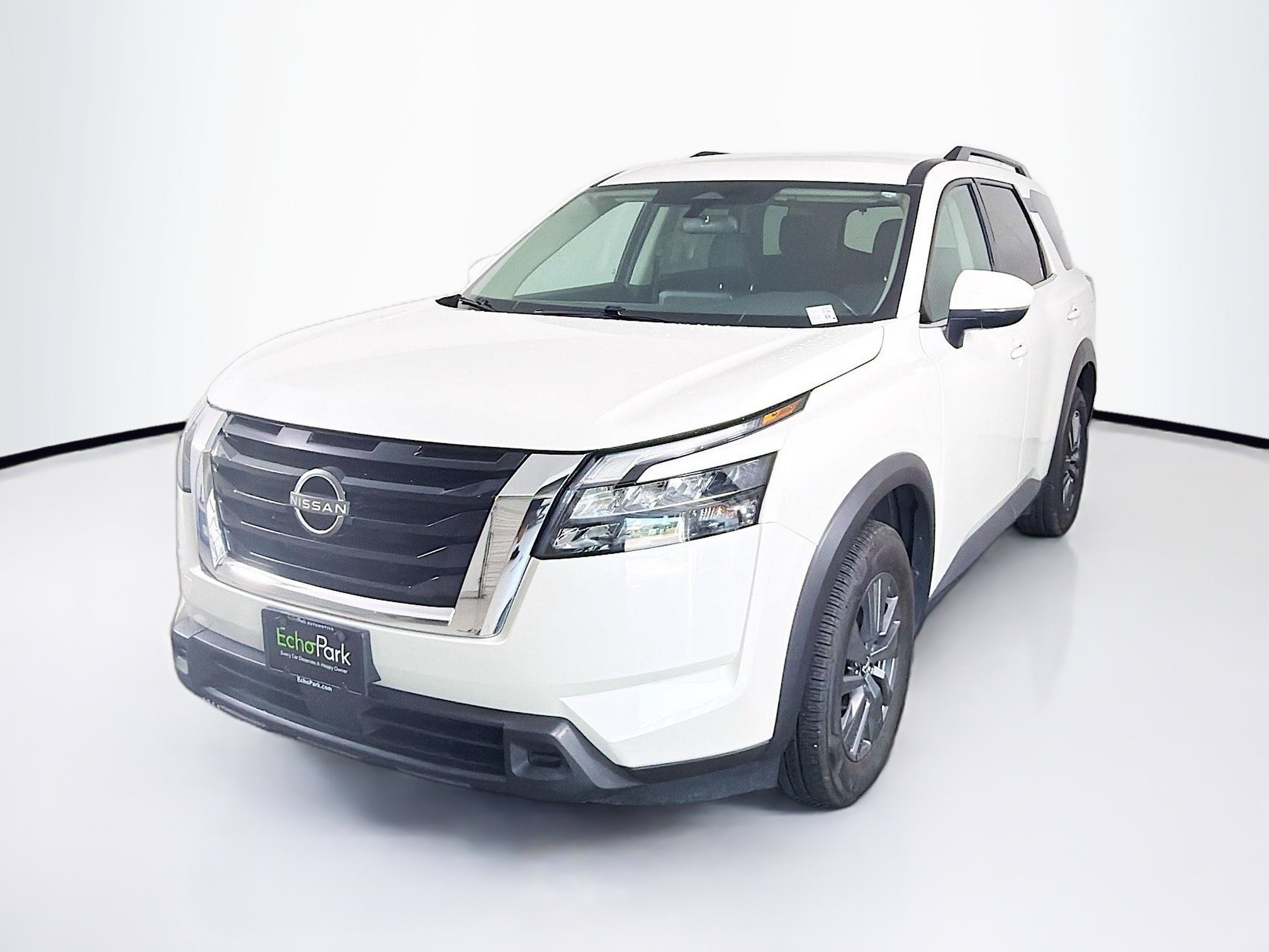 Used 2024 Nissan Pathfinder SV FWD image 3