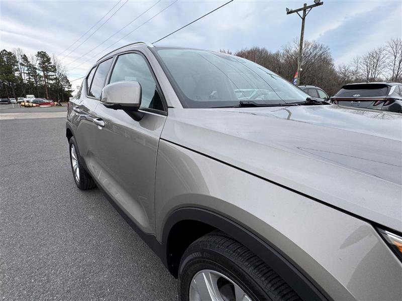 Used 2022 Volvo XC40 T4 Momentum FWD image 23