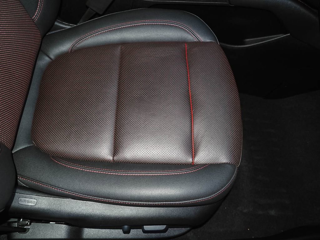 Certified 2022 Chevrolet Blazer RS w/ Enhanced Convenience Package image 19