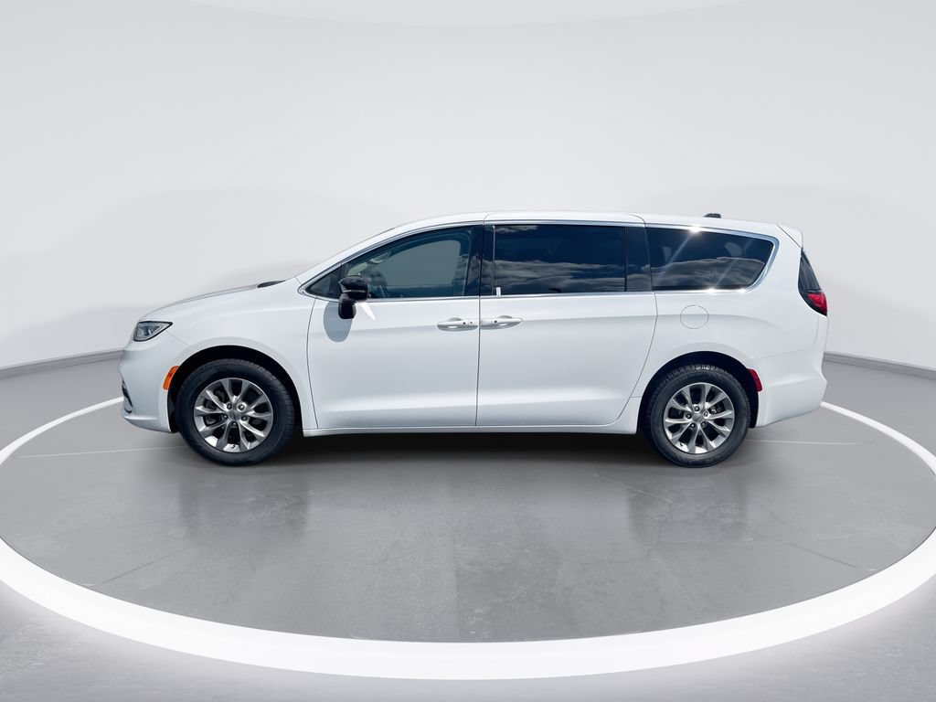 Used 2024 Chrysler Pacifica Touring-L AWD/4WD image 5