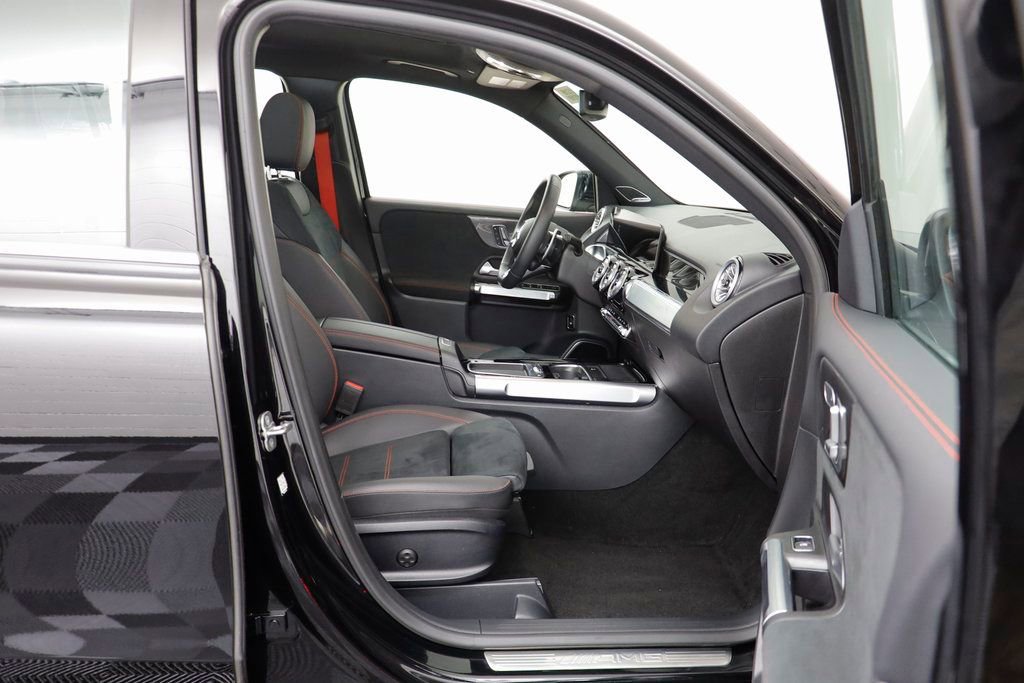 Used 2025 Mercedes-Benz GLB 35 AMG 4MATIC image 19