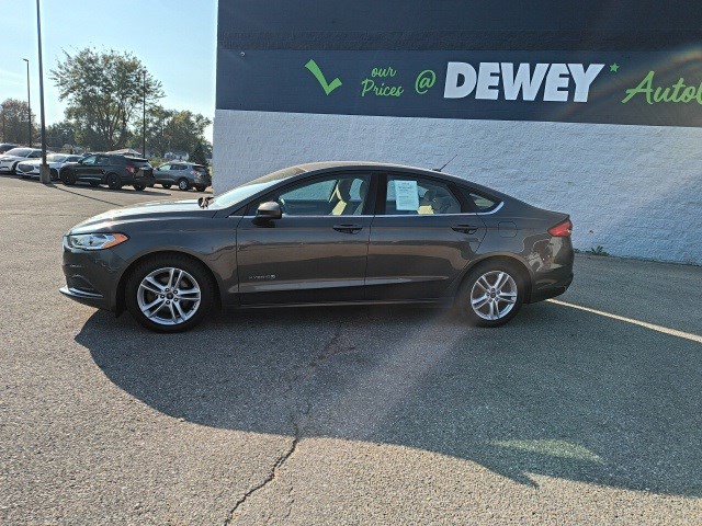 Used 2018 Ford Fusion S image 2